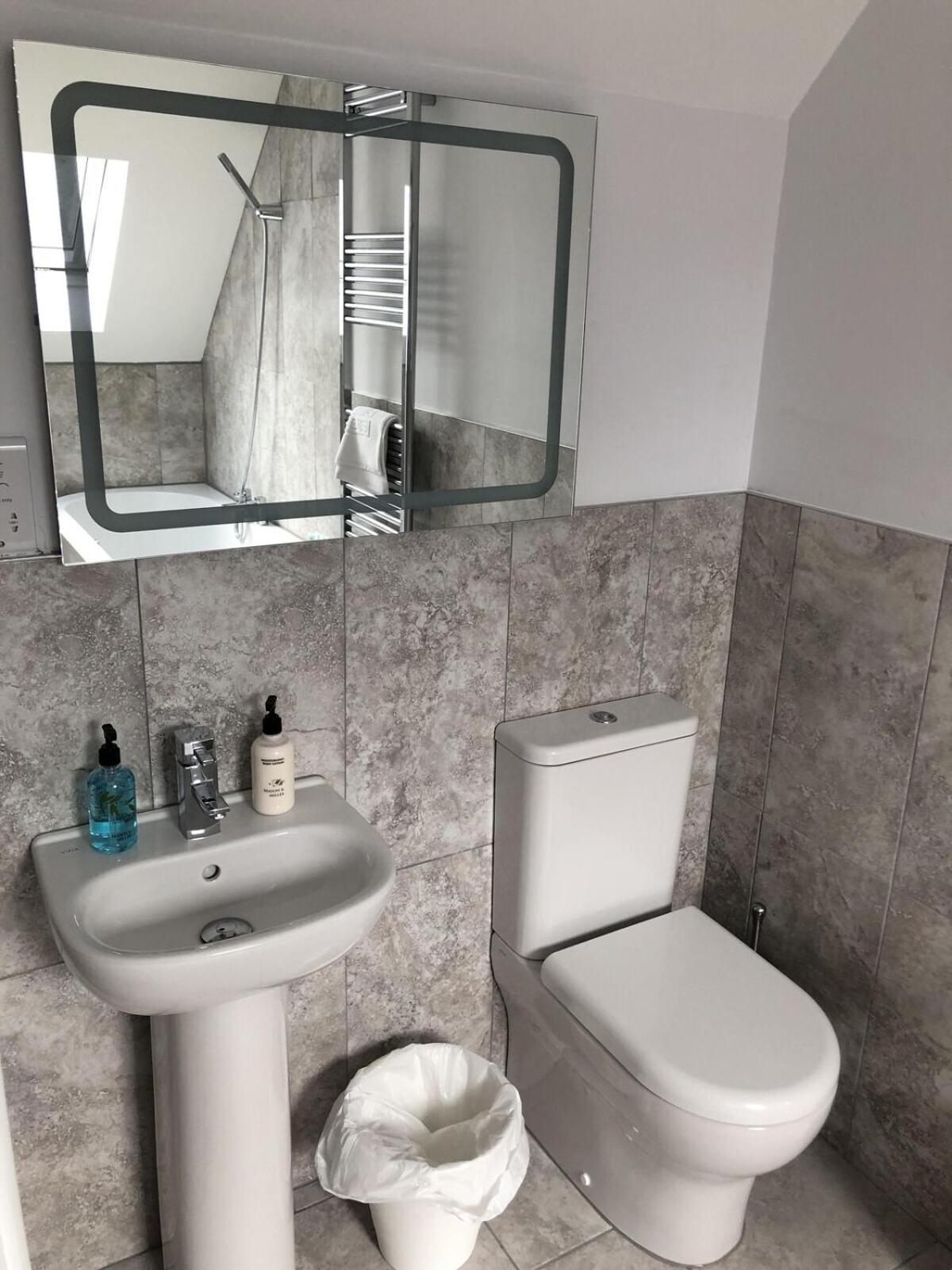 Hamilton Arms Suites Мидхърст Стая снимка