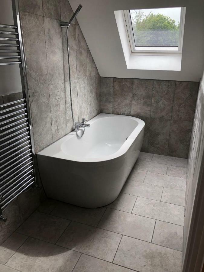 Hamilton Arms Suites Мидхърст Екстериор снимка