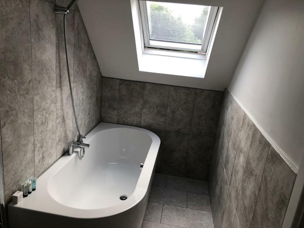 Hamilton Arms Suites Мидхърст Екстериор снимка